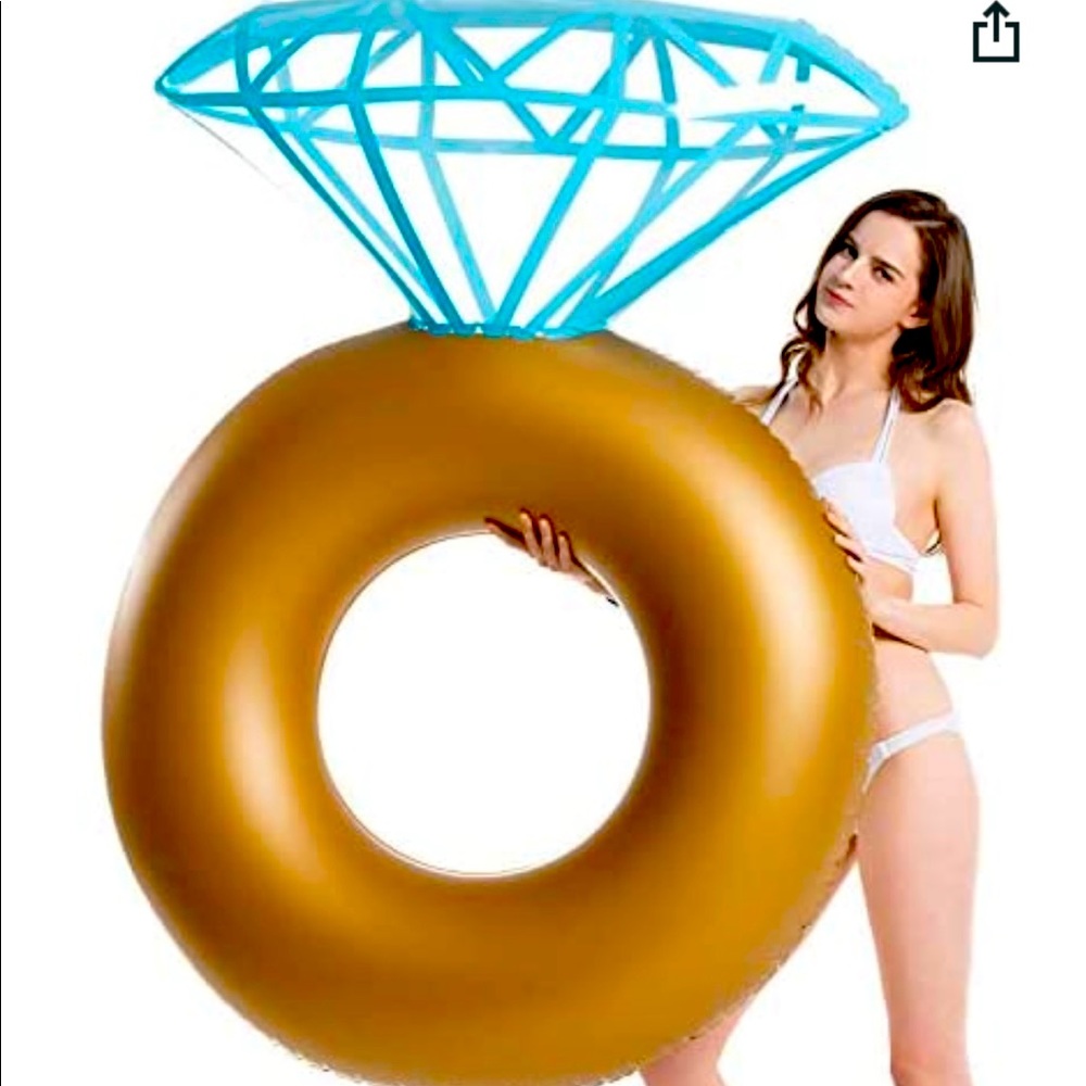 Diamond ring pool float